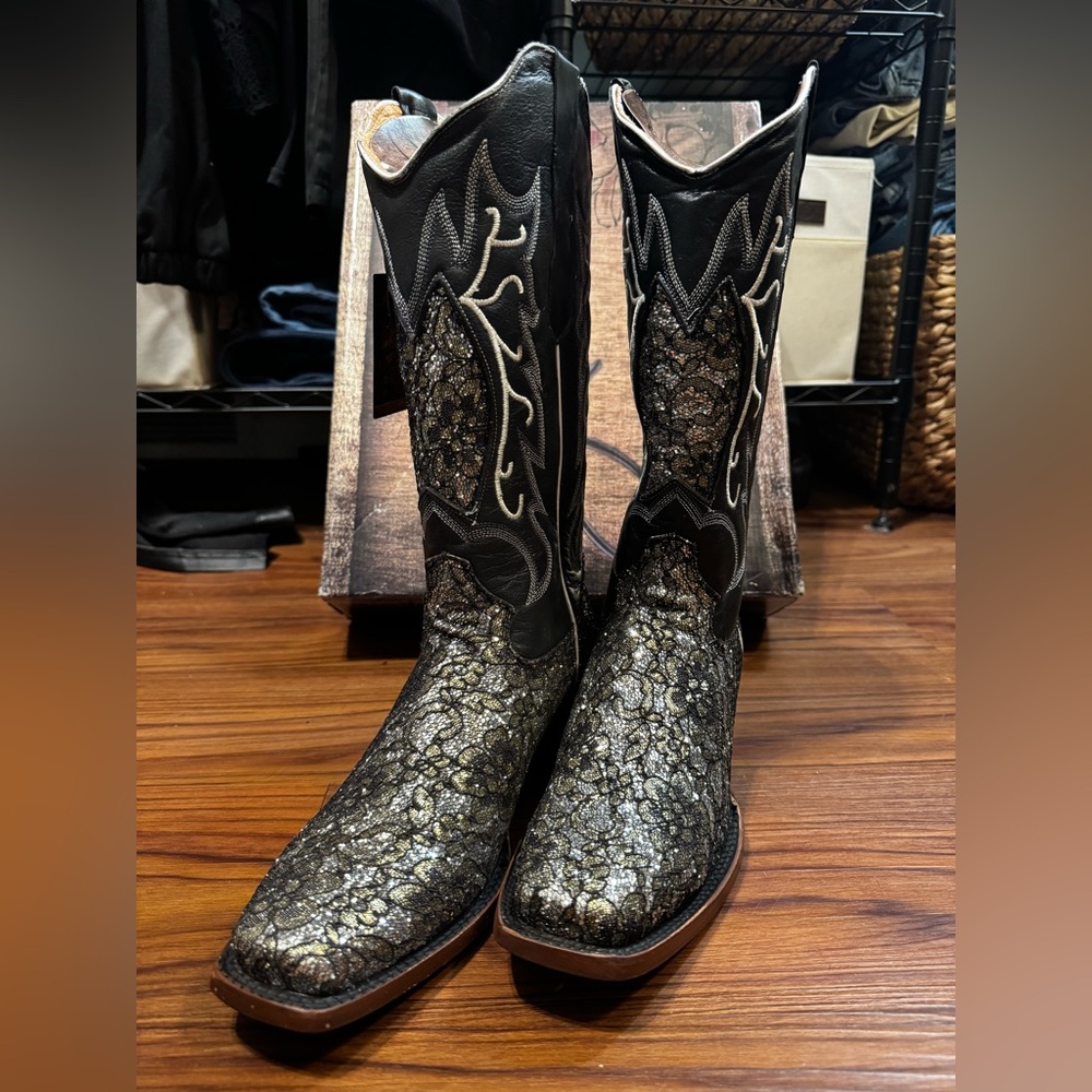 Yadira Hand Crafted Cowgirl Boots -RARE!! Black & Gold !